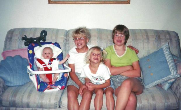 Hillary with her siblings Haley, Dana, and Davis