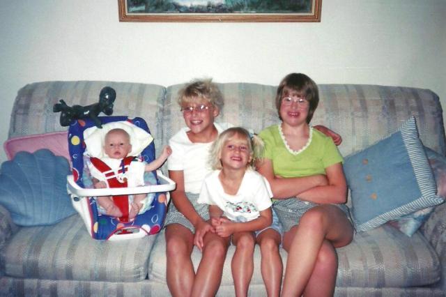 Hillary with her siblings Haley, Dana, and Davis